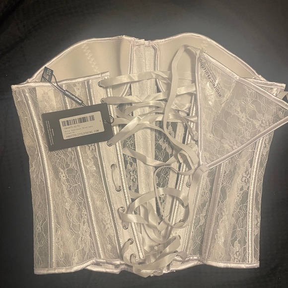 White sweetheart boned lace corset. - Picture 6 of 12